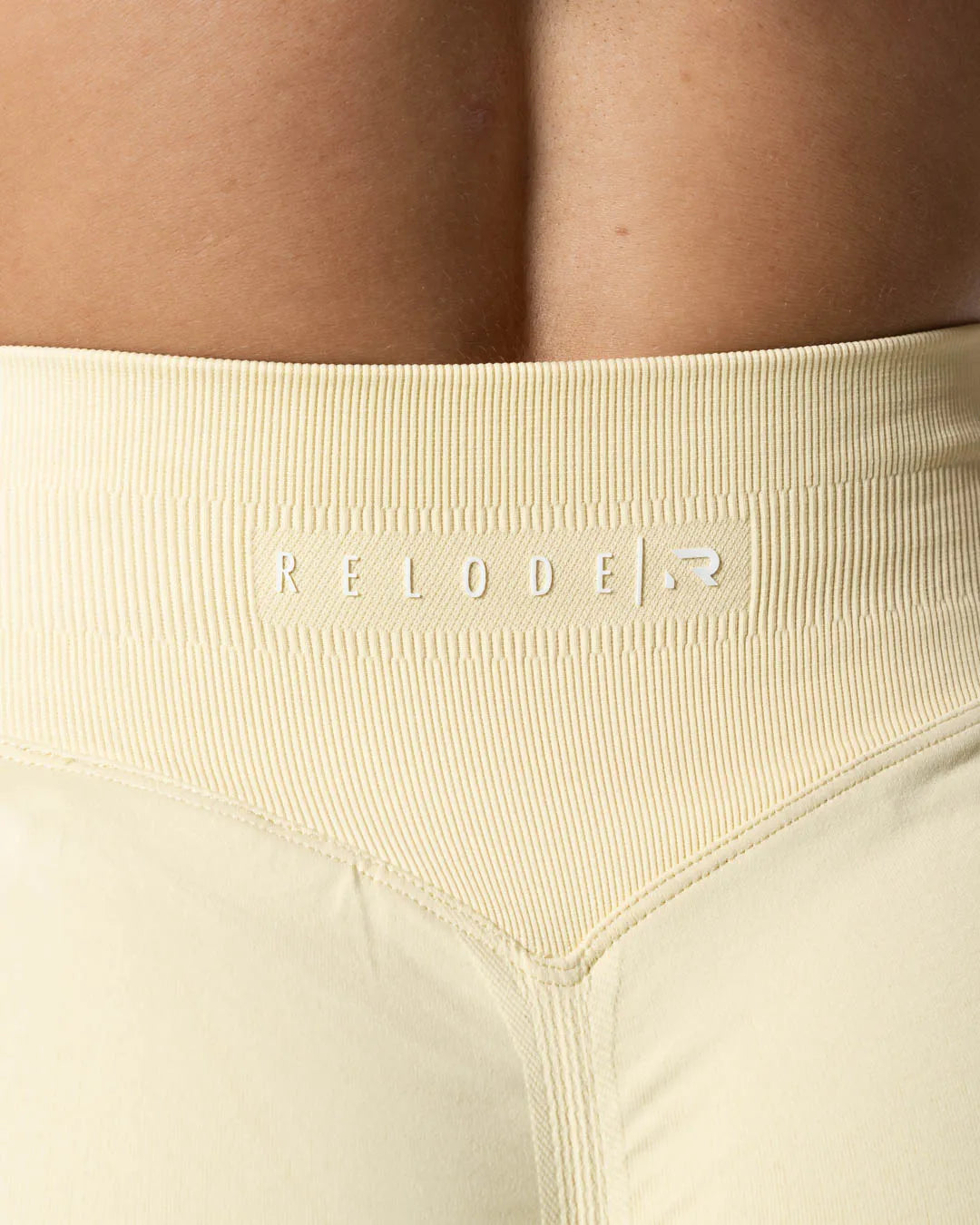Aura Seamless Scrunch Shorts - Yellow