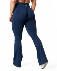 Aura Seamless Scrunch Flared leggings - Midnight Blue