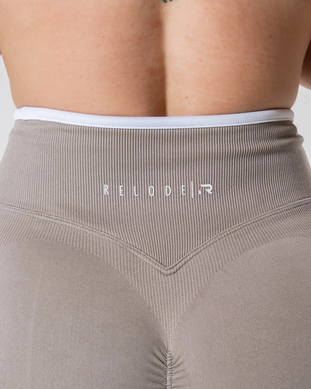 Hybrid Contrast Shorts - Dune