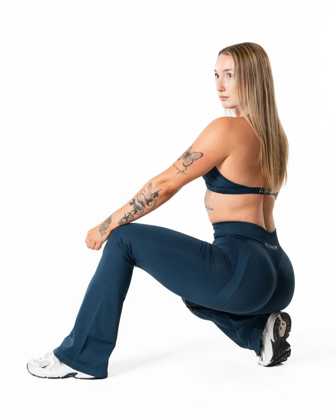 Hybrid Seamless Scrunch Flared Leggings - Dark Navy